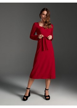 Sinsay - Sukienka midi z paskiem - czerwony ze sklepu Sinsay w kategorii Sukienki - zdjęcie 166535920
