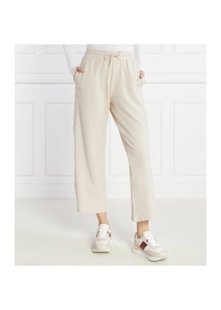 Tommy Hilfiger Spodnie dresowe | Relaxed fit ze sklepu Gomez Fashion Store w kategorii Spodnie damskie - zdjęcie 166544753