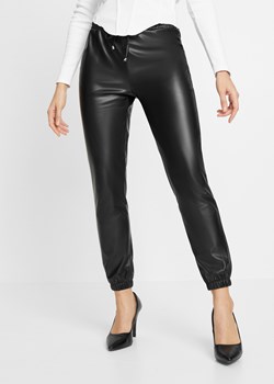 Spodnie ze sztucznej skóry z połyskującą powłoką ze sklepu bonprix w kategorii Spodnie damskie - zdjęcie 166566604