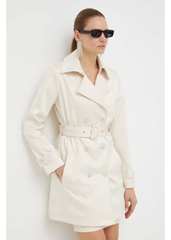 Guess płaszcz damski kolor beżowy przejściowy dwurzędowy ze sklepu ANSWEAR.com w kategorii Płaszcze damskie - zdjęcie 166583380