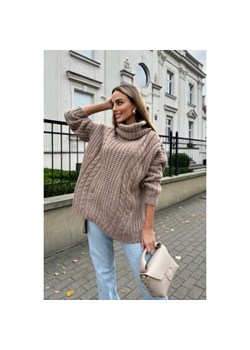 sweter z golfem sophia ii plus size polski producent j&k premium - cappuccino ze sklepu STYLOWO w kategorii Swetry damskie - zdjęcie 166587052