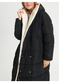 Sinsay - Płaszcz pikowany z kapturem - czarny ze sklepu Sinsay w kategorii Płaszcze damskie - zdjęcie 166589590