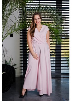 Pudrowo-różowa Sukienka LOREDANA Plus Size ze sklepu TONO w kategorii Sukienki - zdjęcie 166599334