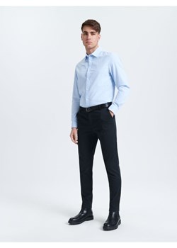 Sinsay - Spodnie chino z paskiem - czarny ze sklepu Sinsay w kategorii Spodnie męskie - zdjęcie 166622193