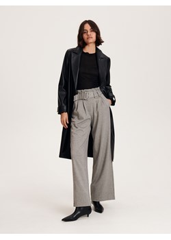 Reserved - Spodnie z ozdobnym paskiem - jasnoszary ze sklepu Reserved w kategorii Spodnie damskie - zdjęcie 166639560
