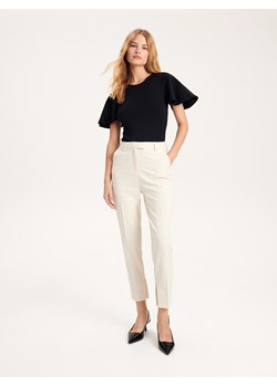 Reserved - Spodnie z kantem - złamana biel ze sklepu Reserved w kategorii Spodnie damskie - zdjęcie 166641261