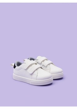 Sinsay - Sneakersy na rzepy - biały ze sklepu Sinsay w kategorii Buty sportowe dziecięce - zdjęcie 166660933