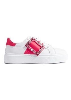 Białe damskie buty sneakersy z różową wstawką Shelovet ze sklepu ButyModne.pl w kategorii Buty sportowe damskie - zdjęcie 166675172