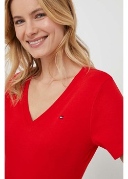 Tommy Hilfiger t-shirt bawełniany damski kolor czerwony WW0WW40584 ze sklepu ANSWEAR.com w kategorii Bluzki damskie - zdjęcie 166682744