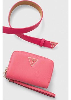Guess portfel i pasek kolor różowy ze sklepu ANSWEAR.com w kategorii Portfele damskie - zdjęcie 166762991