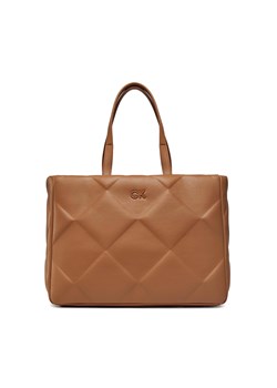 Torebka Calvin Klein Re-Lock Quilt Tote Lg K60K610761 Brązowy ze sklepu eobuwie.pl w kategorii Torby Shopper bag - zdjęcie 166769924