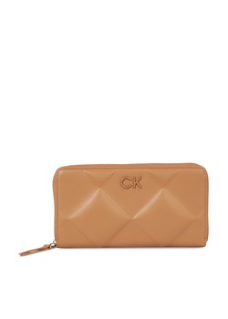 Portfel damski Calvin Klein Re-Lock Quilt Za Wallet Lg K60K610774 Brown Sugar GA5 ze sklepu eobuwie.pl w kategorii Portfele damskie - zdjęcie 166782752