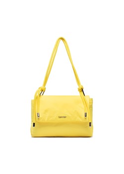 Torebka Calvin Klein Roped Shoulder Bag K60K609407 Magnetic Yellow ZBE ze sklepu eobuwie.pl w kategorii Listonoszki - zdjęcie 166794681