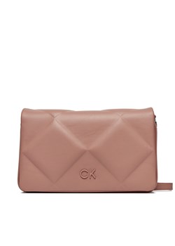 Torebka Calvin Klein Re-Lock Quilt Shoulder Bag K60K611021 Ash Rose VB8 ze sklepu eobuwie.pl w kategorii Listonoszki - zdjęcie 166796281