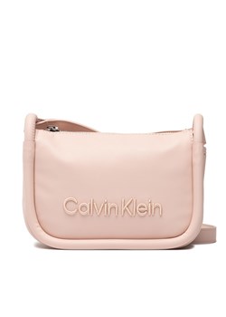 Torebka Calvin Klein Resort Camera Bag K60K609639 Różowy ze sklepu eobuwie.pl w kategorii Listonoszki - zdjęcie 166860974