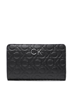 Duży Portfel Damski Calvin Klein Re Lock Bifold Wallet Emb Mono K60K610240 Czarny ze sklepu eobuwie.pl w kategorii Portfele damskie - zdjęcie 166872642