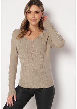 Ciemnobeżowy Sweter z Ozdobnym Splotem i Trójkątnym Dekoltem Barbisae ze sklepu Born2be Odzież w kategorii Swetry damskie - zdjęcie 166888833