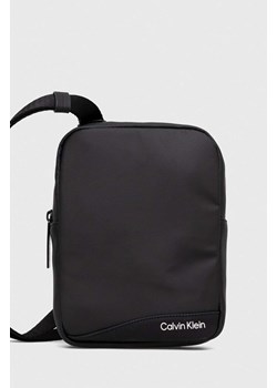 Calvin Klein saszetka kolor czarny ze sklepu ANSWEAR.com w kategorii Saszetki - zdjęcie 166929410