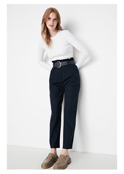 trendyol Spodnie w kolorze granatowym ze sklepu Limango Polska w kategorii Spodnie damskie - zdjęcie 166941480