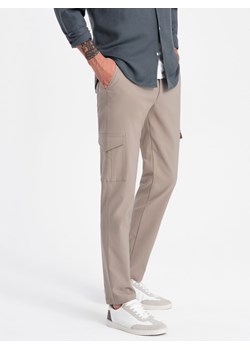 Spodnie męskie materiałowe REGULAR z kieszeniami cargo - beżowe V3 OM-PACG-0178 ze sklepu ombre w kategorii Spodnie męskie - zdjęcie 166948424