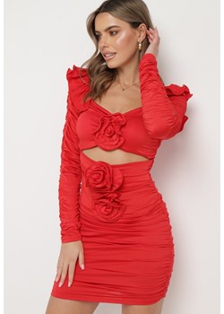 Czerwona Drapowana Sukienka Mini z Rozcięciami i Kwiatami Jadinia ze sklepu Born2be Odzież w kategorii Sukienki - zdjęcie 166982940