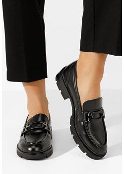 Czarne mokasyny na grubej podeszwie Celline ze sklepu Zapatos w kategorii Mokasyny damskie - zdjęcie 166985091