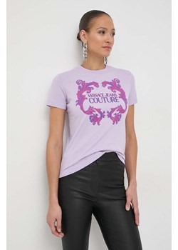 Versace Jeans Couture t-shirt bawełniany damski kolor fioletowy 76HAHG02 CJ00G ze sklepu ANSWEAR.com w kategorii Bluzki damskie - zdjęcie 167339592
