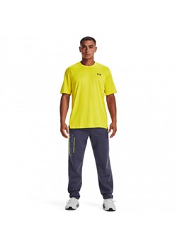 Męskie spodnie treningowe Under Armour UA Armour Fleece Pant - grafitowe ze sklepu Sportstylestory.com w kategorii Spodnie męskie - zdjęcie 167349180