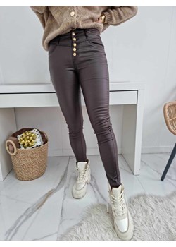 spodnie woskowane braun jeans goodies ze złotymi guzikami - brązowe ze sklepu STYLOWO w kategorii Spodnie damskie - zdjęcie 167357230
