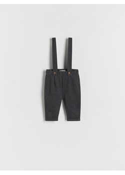 Reserved - Dzianinowe spodnie z szelkami - ciemnoszary ze sklepu Reserved w kategorii Spodnie i półśpiochy - zdjęcie 167363950