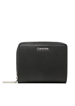 Mały Portfel Damski Calvin Klein Ck Must Z/A Walle W/Flap Md K60K610300 BAX ze sklepu eobuwie.pl w kategorii Portfele damskie - zdjęcie 167373274