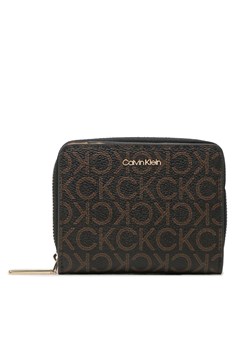 Mały Portfel Damski Calvin Klein Ck Must Z/A Wllt W/Flap Md Mono K60K608910 0HD ze sklepu eobuwie.pl w kategorii Portfele damskie - zdjęcie 167373471