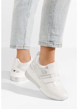 Białe sneakersy na koturnie Arven ze sklepu Zapatos w kategorii Buty sportowe damskie - zdjęcie 167376860