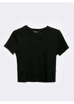 Koszulka damska z krótkim rękawem z prążkowanej dzianiny o kroju slim czarna Riatta 906 ze sklepu Big Star w kategorii Bluzki damskie - zdjęcie 167423452