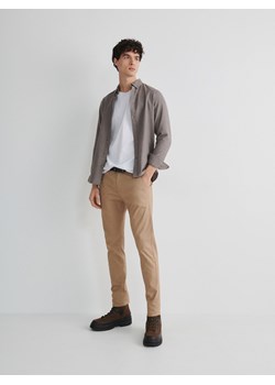 Reserved - Spodnie chino slim fit - beżowy ze sklepu Reserved w kategorii Spodnie męskie - zdjęcie 167441600