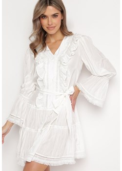Biała Rozkloszowana Mini Sukienka z Ozdobnymi Falbanami Guzikami i Materiałowym Paskiem w Talii Miorma ze sklepu Born2be Odzież w kategorii Sukienki - zdjęcie 167448704
