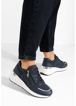 Granatowe sneakersy na koturnie Henia ze sklepu Zapatos w kategorii Buty sportowe damskie - zdjęcie 167571100