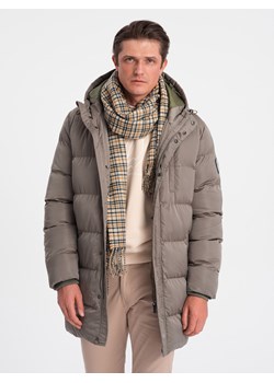 Długa zimowa kurtka męska pikowana o satynowym wykończeniu - khaki V1 OM-JALJ-0147 ze sklepu ombre w kategorii Kurtki męskie - zdjęcie 167581132