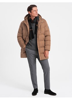 Długa zimowa kurtka męska pikowana o satynowym wykończeniu - jasnobrązowa V2 OM-JALJ-0147 ze sklepu ombre w kategorii Kurtki męskie - zdjęcie 167581140