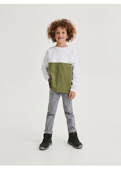 Reserved - Wysokoelastyczne spodnie regular - ciemnoszary ze sklepu Reserved w kategorii Spodnie chłopięce - zdjęcie 167582153