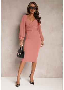 Różowa Dopasowana Sukienka Midi z Kopertowym Dekoltem i Paskiem Tilera ze sklepu Renee odzież w kategorii Sukienki - zdjęcie 167621461