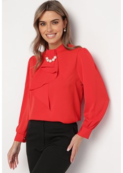 Czerwona Bluzka z Ozdobnym Krawatem i Perłami Opinua ze sklepu Born2be Odzież w kategorii Bluzki damskie - zdjęcie 167647951