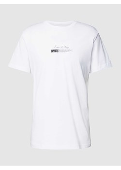 T-shirt z nadrukiem z motywem z tyłu model ‘Become the Change’ ze sklepu Peek&Cloppenburg  w kategorii T-shirty męskie - zdjęcie 167659642