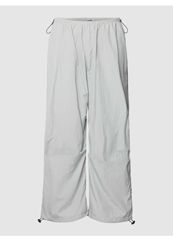Spodnie typu parachute z zakończeniami nogawek z tunelem ze sklepu Peek&Cloppenburg  w kategorii Spodnie męskie - zdjęcie 167659651