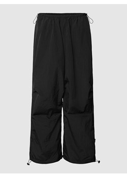 Spodnie typu parachute z zakończeniami nogawek z tunelem ze sklepu Peek&Cloppenburg  w kategorii Spodnie męskie - zdjęcie 167659654