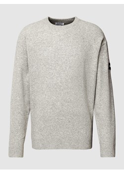 Sweter z dzianiny z prążkowanymi wykończeniami ze sklepu Peek&Cloppenburg  w kategorii Swetry męskie - zdjęcie 167677602