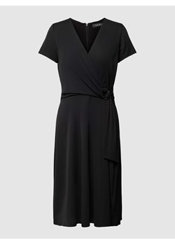 Sukienka o długości do kolan z dekoltem w serek model ‘KARLEE’ ze sklepu Peek&Cloppenburg  w kategorii Sukienki - zdjęcie 167686623