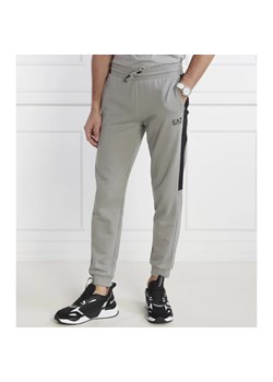EA7 Spodnie dresowe | Regular Fit ze sklepu Gomez Fashion Store w kategorii Spodnie męskie - zdjęcie 167702654