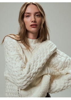 Reserved - Sweter z dekoracyjnym splotem - złamana biel ze sklepu Reserved w kategorii Swetry damskie - zdjęcie 167752493