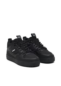 Cropp - Czarne sneakersy z odblaskowymi detalami - czarny ze sklepu Cropp w kategorii Buty sportowe męskie - zdjęcie 167768460